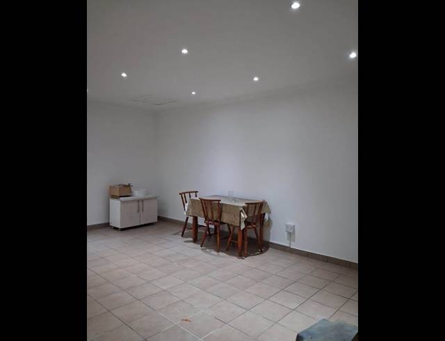 1 BEDROOM FLAT TO LET IN COWIES HILL